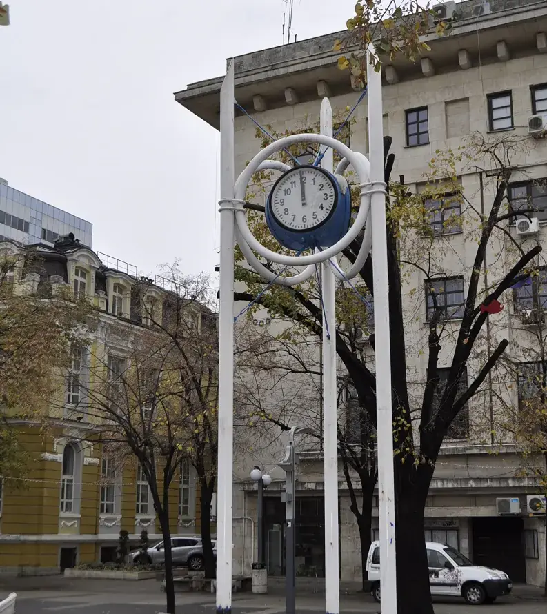 Die Burgaser Uhr — Detail der Skulpturenkomposition