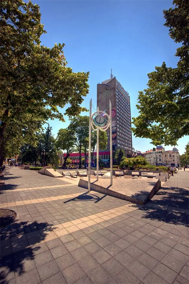 Die Burgaser Uhr im Stadtzentrum