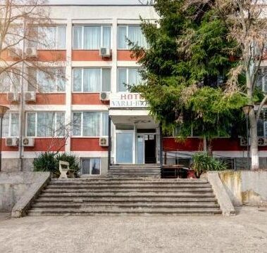 Хотел Върли Бряг