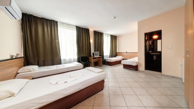 Хотел Върли Бряг