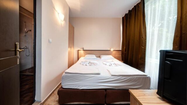 Хотел Върли Бряг