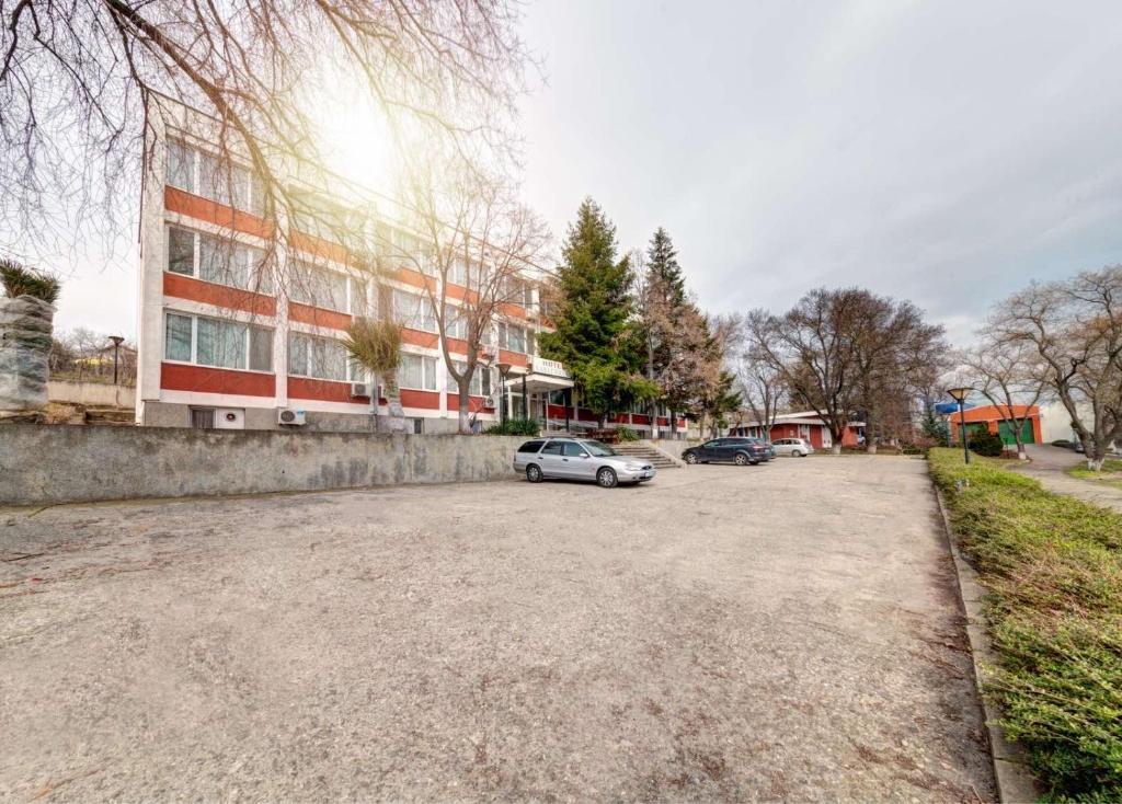 Хотел Върли Бряг