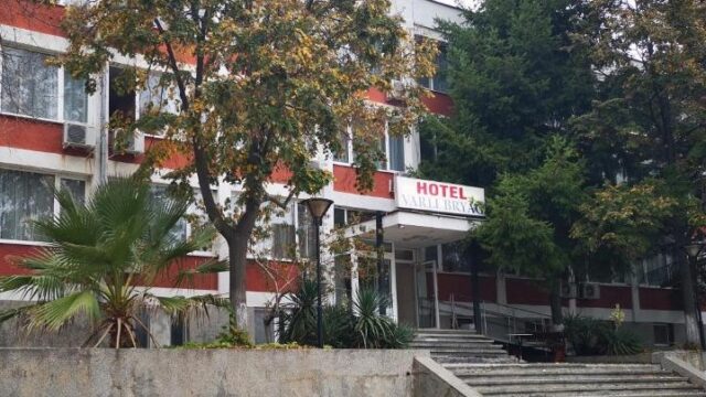 Хотел Върли Бряг