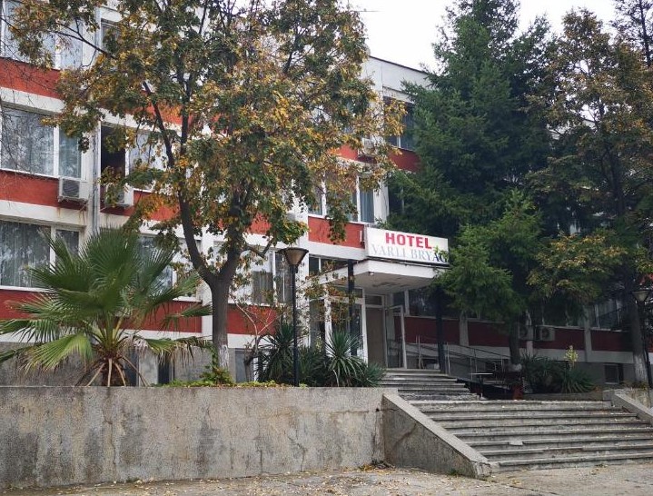 Хотел Върли Бряг